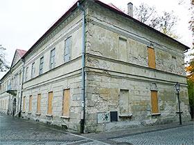 Zaniedbany budynek dawnego Starostwa w Olkuszu
