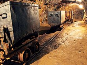 Wagoniki w kopalnii
