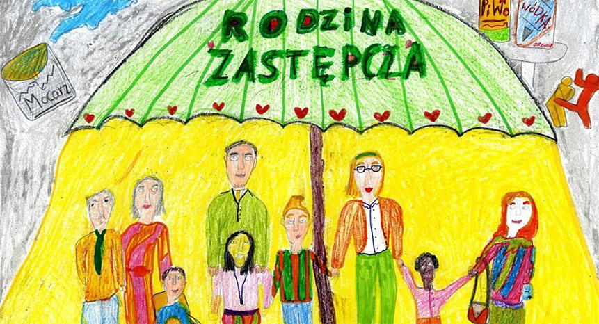 Dziecięcy rysunek przedstawiający dużą rodzinę pod parasolem z napisem RODZINA ZASTĘPCZA, nad parasolem unoszą się bijące się postaci, butelki alkoholu, torebka dopalaczy z napisem 