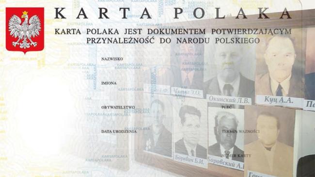 Ilustracja: Wzór Karty Polaka przenikający w zdjęcia portretowe mężczyzn