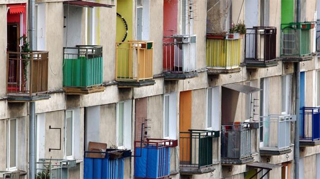 Balkony mieszkań w bloku