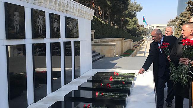 NIK President and Deputy Chairman of CoA laying flowers in the Alley of Martyrs, Baku