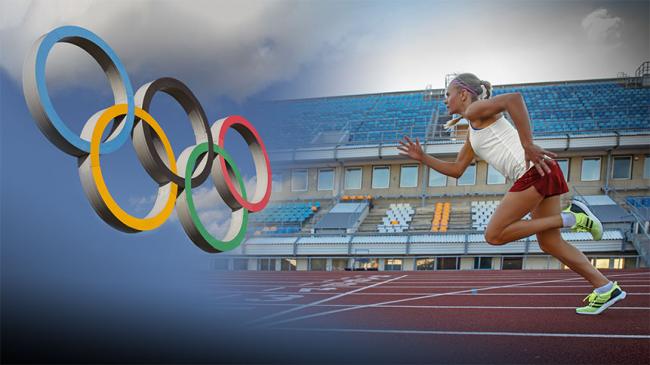 Kolaż zdjęć: Okręgi olimpijskie, obok biegaczka na bieżni stadionu