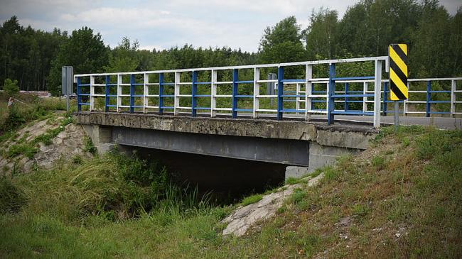 Most nad dopływem rzeki Wschodnia w miejscowości Bydłowa, zdjęcie z kontroli NIK