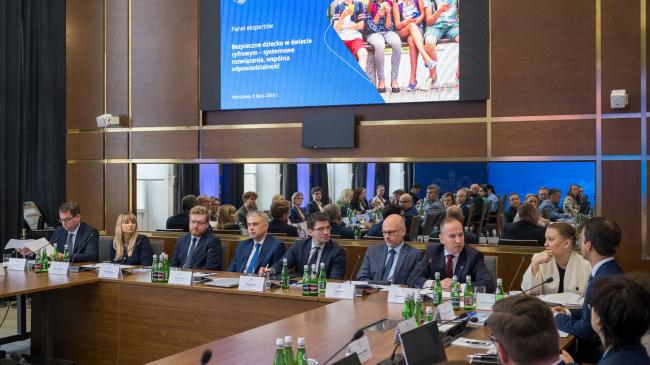 Bezpieczne dziecko w świecie cyfrowym – systemowe rozwiązania, wspólna odpowiedzialność