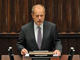 Prezes NIK Jacek Jeziereski na mównicy Sejmowej