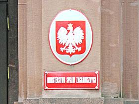 NIK o dotacjach MSZ na współpracę z Polonią i Polakami za granicą