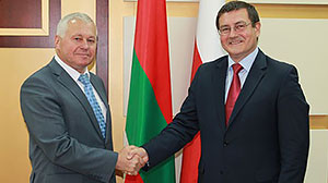 First Deputy Chairman of the State Control Committee, Ivan Romanovichand shake hands with Vice-President of NIK, Wojciech Kutyła