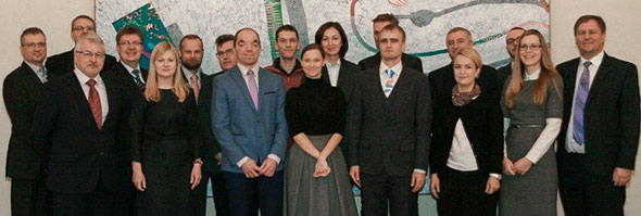 Zdjęcie grupowe uczestników spotkania w sprawie kontroli projektu Rail Baltica