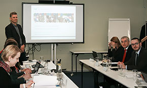 Prezentacja w&nbsp;trakcie spotkania w&nbsp;sprawie kontroli projektu Rail Baltica