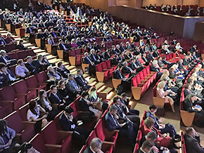 Widzowie sesji plenarnej na&nbsp;Europejskim Kongresie Samorządów