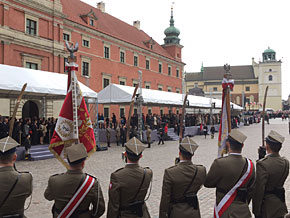 Ochody Święta 3 maja na&nbsp;placu Zamkowym w&nbsp;Warszawie