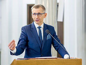Prezes NIK Krzysztof Kwiatkowski przemawia na konferencji