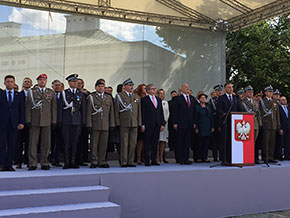 Obchody Święta Wojska Polskiego - trybuna honorowa