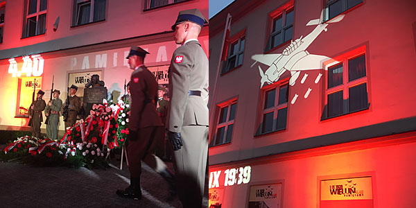 Warta honorowa pod pomnikiem ofiar wydarzeń w&nbsp;Wieluniu, element scenografi obchodów - samolot zrzucający bomby