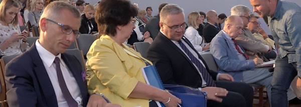 © Piotr Barciuk Prezes NIK wsród gości panelu na konferencji dotyczącej suplemenów diety
