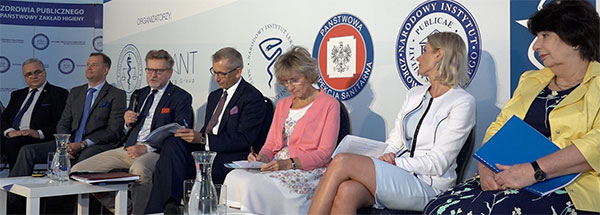 © Piotr Barciuk Uczestnicy panelu na konferencji dotyczącej suplemenów diety, głos zabiera Jarosław Pinkas - Sekretarz Stanu w Kancelarii Prezesa Rady Ministrów obok Prezes NIK Krzysztof Kwiatkowski