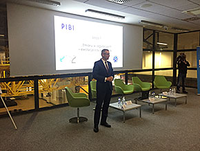 Prezes NIK wypowiada się&nbsp;w trakcie konferencji 2