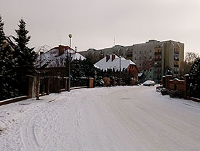 Działka nr 26/182, otoczenie zabudowy to domy jednorodzinne oraz blok mieszkalny