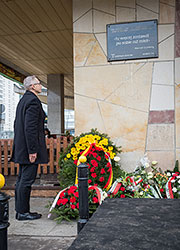 Prezes NIK Krzysztof Kwiatkowski prezentuje stowje wystąpienie na&nbsp;konfernecji w&nbsp;Senacie RP Prezes NIK Krzysztof Kwiatkowski składa wieniec pod tablicą upamiętniającą wydarzenia Marca'68 na&nbsp;budynku Dworca Warszawa Gdańska