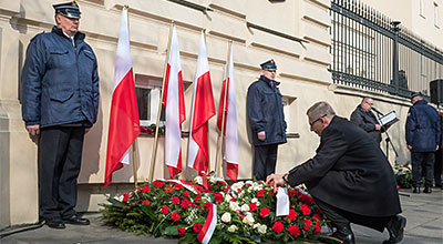 Prezes NIK Krzysztof Kwiatkowski prezentuje stowje wystąpienie na&nbsp;konfernecji w&nbsp;Senacie RP Prezes NIK Krzysztof Kwiatkowski składa wieniec pod tablicą upamiętniającą wydarzenia Marca'68 na&nbsp;budynku Uniwersytetu Warszawskiego