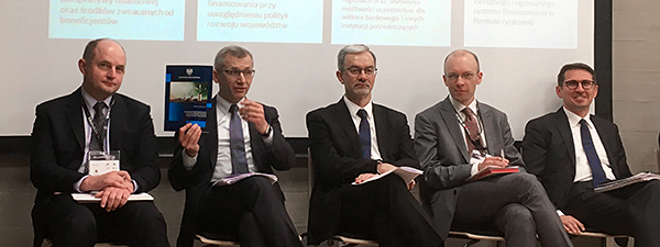 Prezes NIK Krzysztof Kwiatkowski prezentuje raport NIK na forum Welconomy