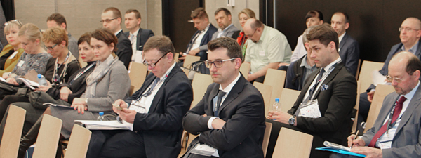 Widownia panelu na forum Welconomy