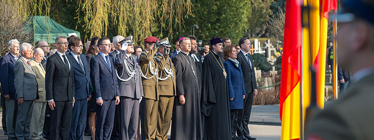 Prezes NIK Krzysztof Kwiatkowski uczestniczy w obchodach rocznicy katastrofy samolotu Tu-154M pod Smoleńskiem