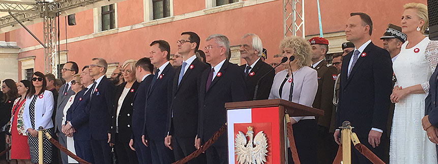 Trubuna honorowa obchodów rocznicy konstytucji 3 maja na Placu Zamkowym w Warszawie