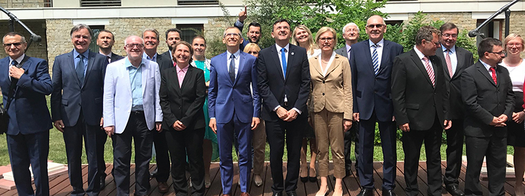 Prezesi NOK Grupy Wyszehradzkiej V4+2 i inni uczestnicy spotkania