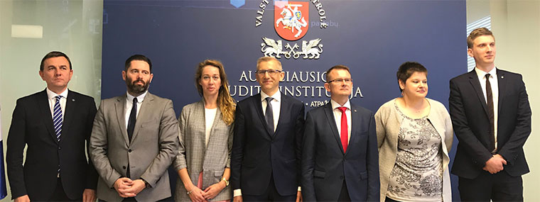 Polish and Lithuanian auditors with heads of the SAIs, Krzysztof Kwiatkowski and Arūnas Dulkys