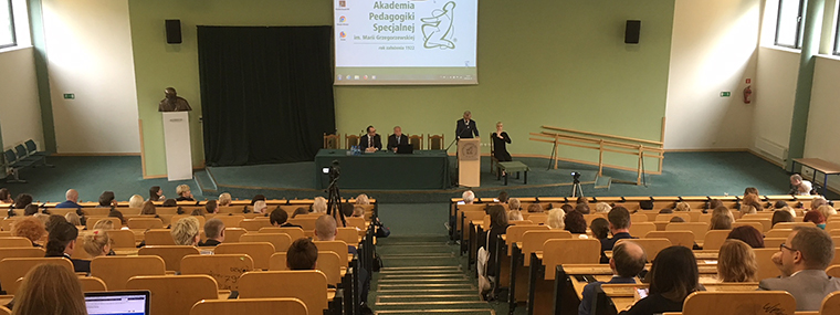 Kongres Praw Rodzicielskich - widok na salę i prezydium