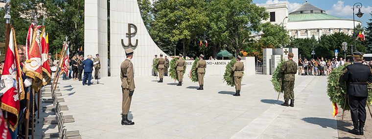 Obchody rocznicy wybuchu Powstania Warszawskiego przy pomniku Polskiego Państwa Podziemnego i&nbsp;Armii Krajowej