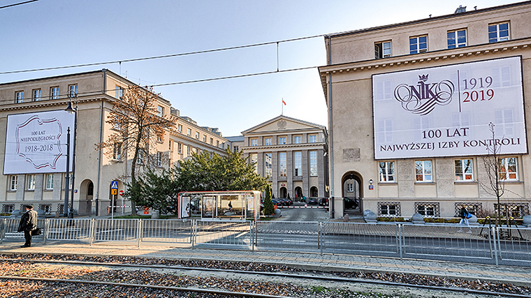 Budynek siedziby Najwyższej Izby Kontroli przy ulicy Filtrowej 57 w Warszawie