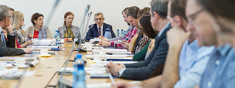 Prezes NIK Krzysztof Kwiatkowski przemawiający do&nbsp;uczestników szkolenia