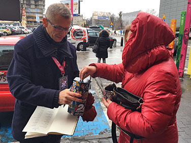 Prezes NIK kwestuje w&nbsp;Łodzi
