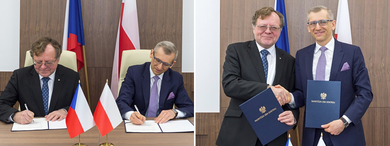 Szef Urzędu Kontroli Czech Miloslav Kala i&nbsp;prezes NIK Krzysztof Kwiatkowski podpisują porozumienie