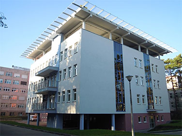 Budynek nr 13 z lądowiskiem w Wojewódzkim Szpitalu Specjalistycznym we Włocławku po zakończeniu inwestycji