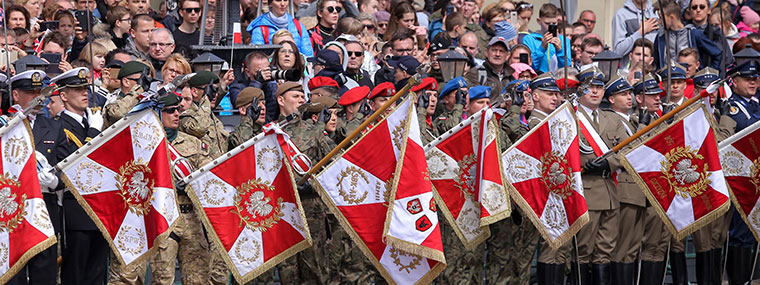 Obchody Święta Narodowego Trzeciego Maja w&nbsp;Warszawie - prezentacja sztandarów