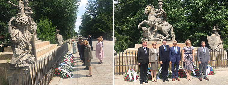 Złożenie wieńców przed pomnikiem Jana III Sobieskiego przez delegacje Czech, Polski, Słowacji, Węgier oraz Austrii i Słowenii.