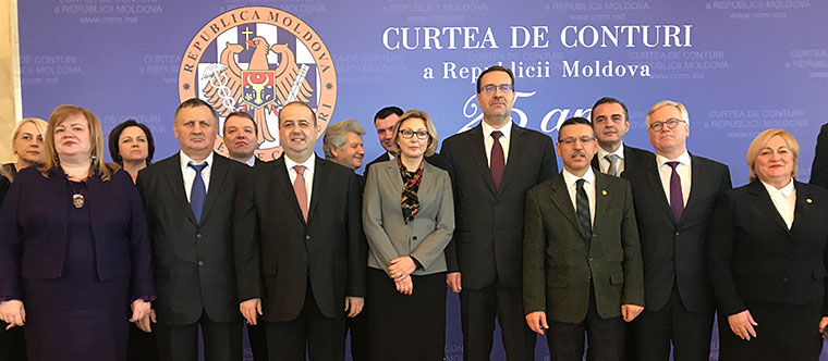 Od lewej w&nbsp;pierwszym rzędzie: Audytor Generalna Łotwy, NOK Mołdawii, Prezes NOK Rumunii, Wiceprezes NIK, Prezes NOK Marian Lupu, Prezes NOK Turcji (Przewodniczący Zarządu EUROSAI), Członek ETO, Członek NOK Mołdawii