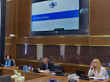 NIK President Marian Banaś presenting results of the peer review of the Romanian SAI