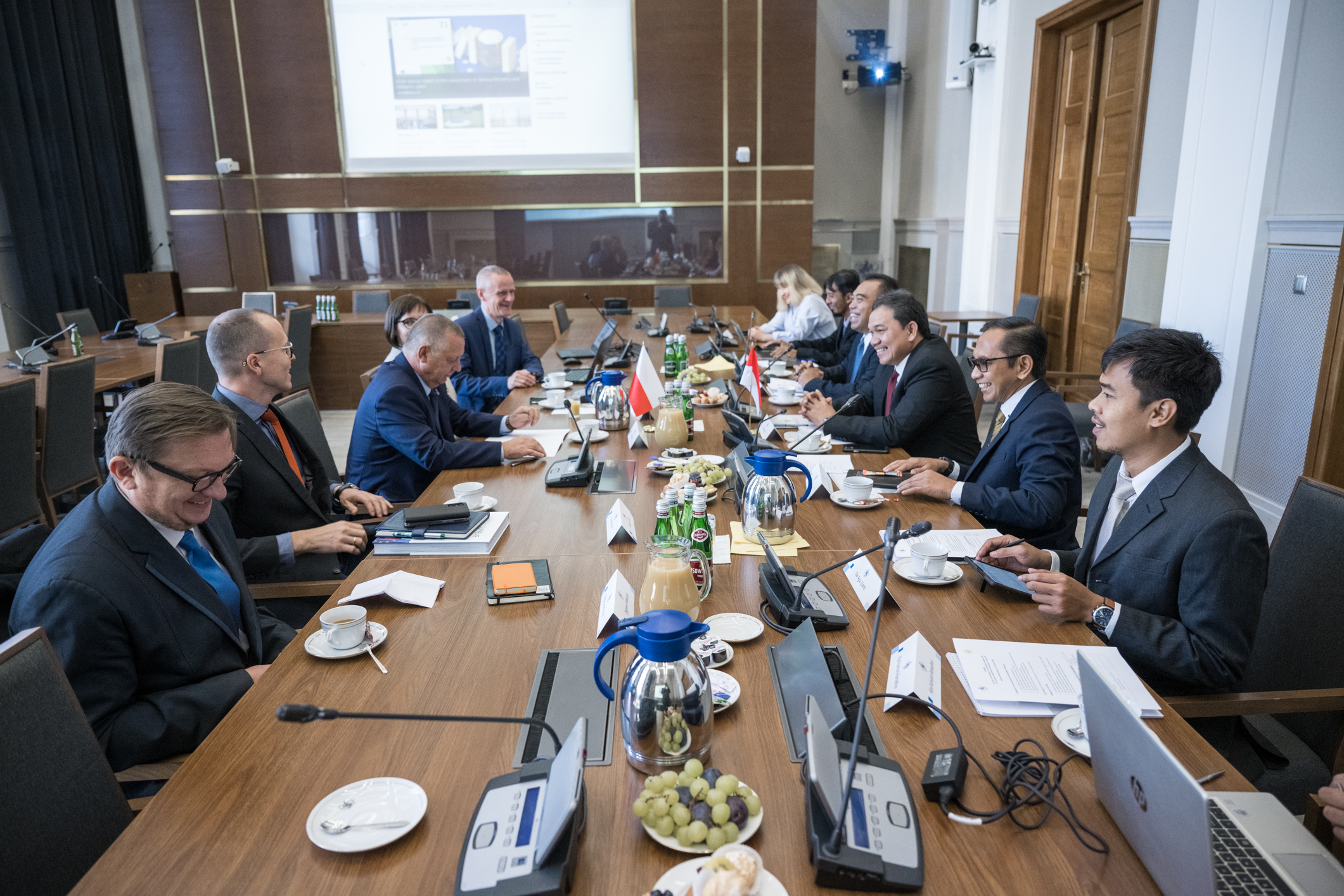 Representatives of the SAIs of Poland and Indonesia during a presentation at NIK headquarters
