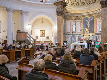 Msza z okazji rocznicy NIK, wnętrze kościoła św. Aleksandra przy Pl. Trzech Krzyży