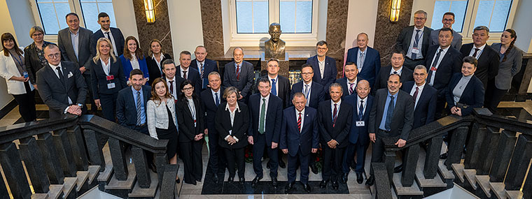 Pamiątkowe zdjęcie gości obchodów 105 rocznicy NIK