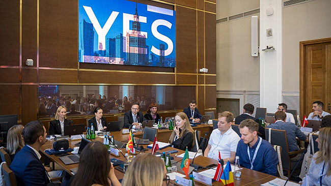 NIK representatives at the presidential table 