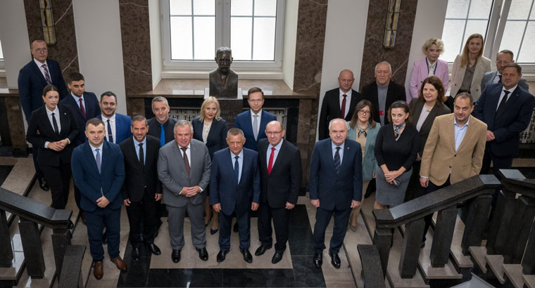 Group photo of public officials from North Macedonia and representatives of the Polish SAI